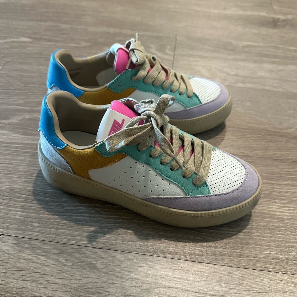 STEVE MADDEN LYNNOX COLORBLOCK TENNIS SHOES